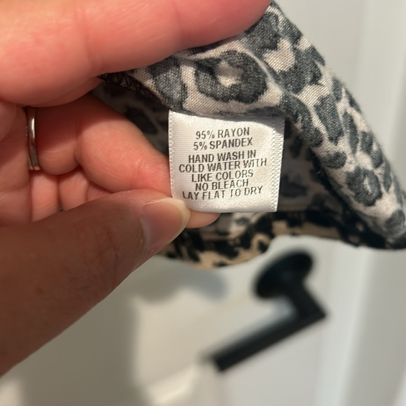 Olivia Moon leopard print sleeveless blouse - Picture 3 of 7